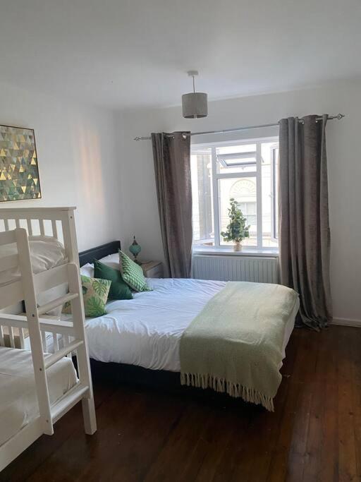 New Free Parking Sleeps 6