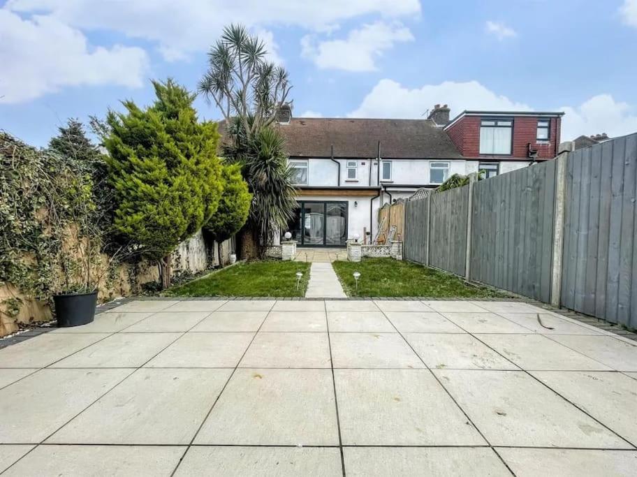 Beautiful Bright Three Bedroom House In And With Free Parking Brighton