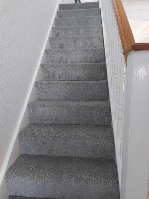 Beautiful Bright Three Bedroom House In And With Free Parking