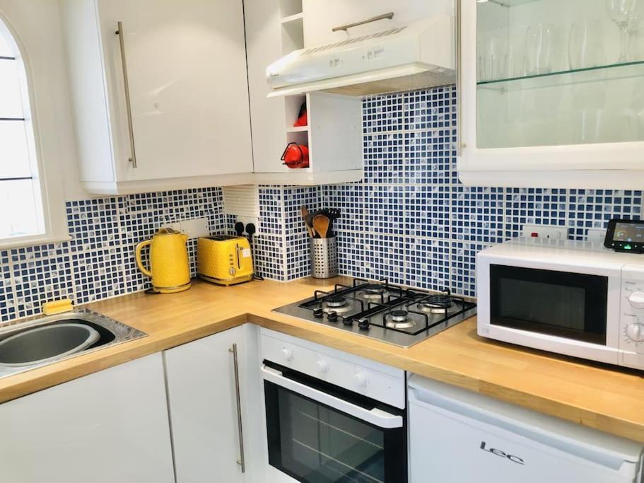 Apartment Marina Waves Apartment- Brighton, Free Parking, Patio, Ground-floor Home, Sleeps 3 Brighton
