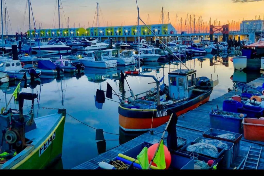 Marina Waves Apartment- Brighton, Free Parking, Patio, Ground-floor Home, Sleeps 3