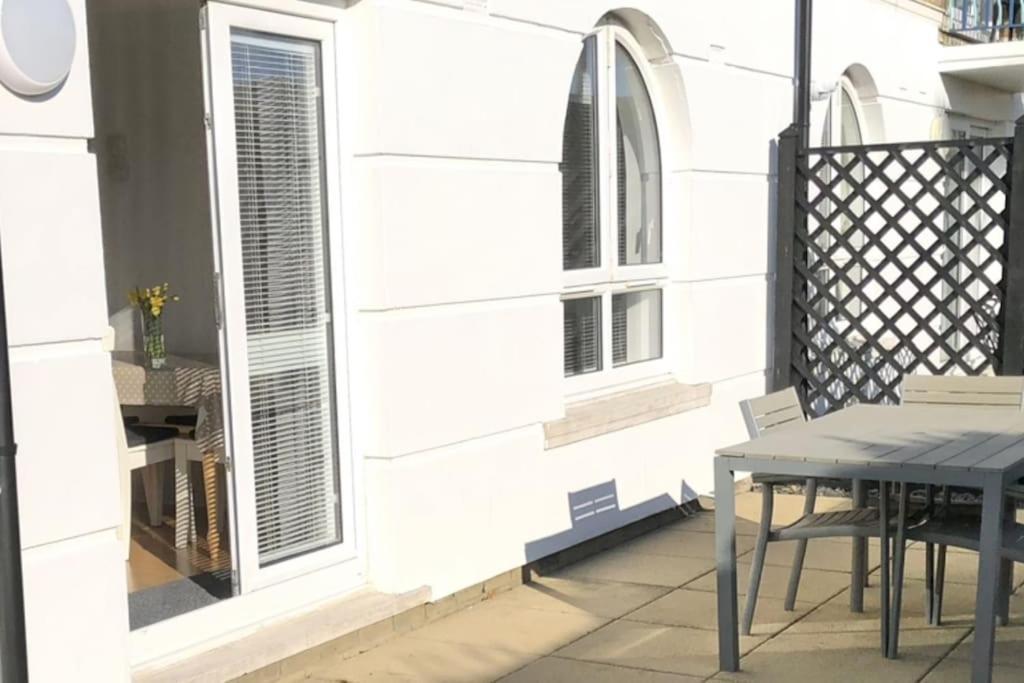 Apartment Marina Waves Apartment- Brighton, Free Parking, Patio, Ground-floor Home, Sleeps 3