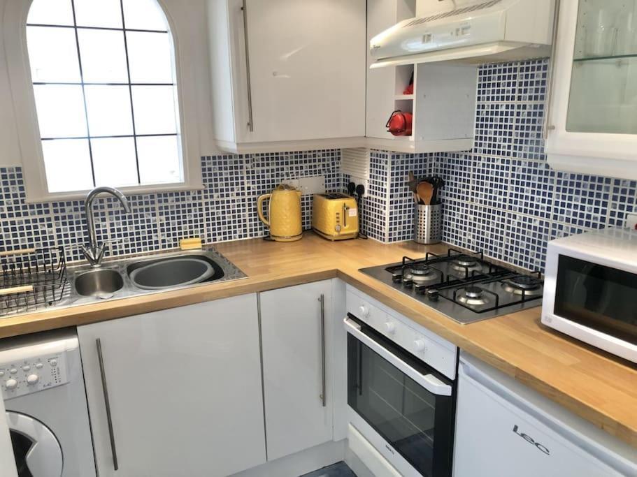 Apartment Marina Waves Apartment- Brighton, Free Parking, Patio, Ground-floor Home, Sleeps 3 Brighton