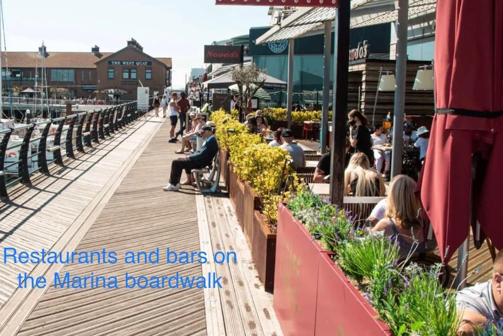Apartment Marina Waves Apartment- Brighton, Free Parking, Patio, Ground-floor Home, Sleeps 3 Brighton