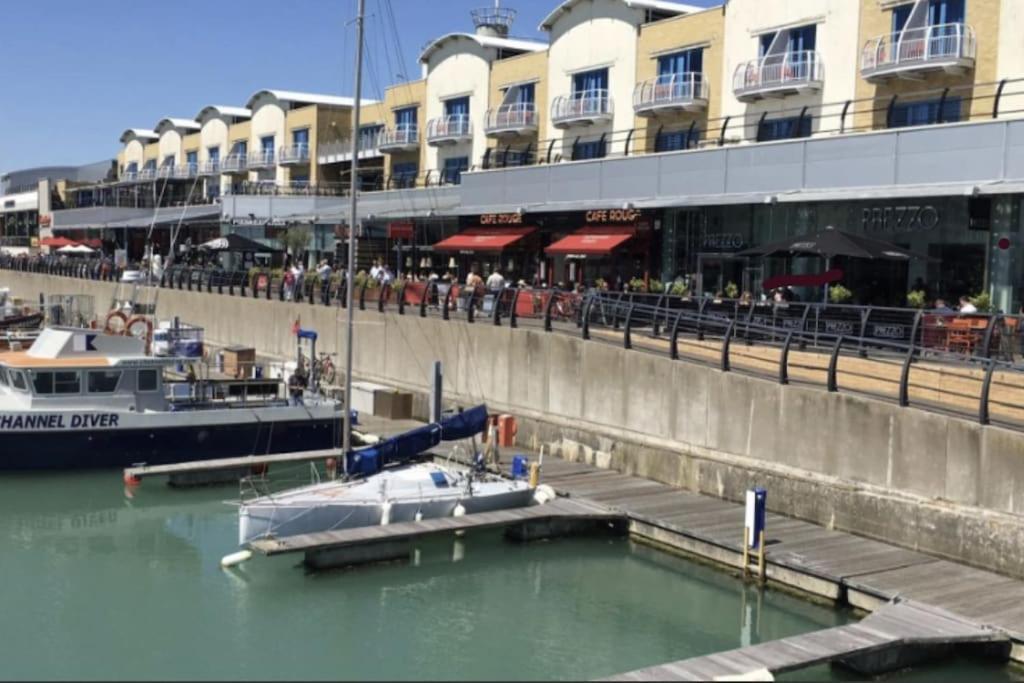 Marina Waves Apartment- Brighton, Free Parking, Patio, Ground-floor Home, Sleeps 3