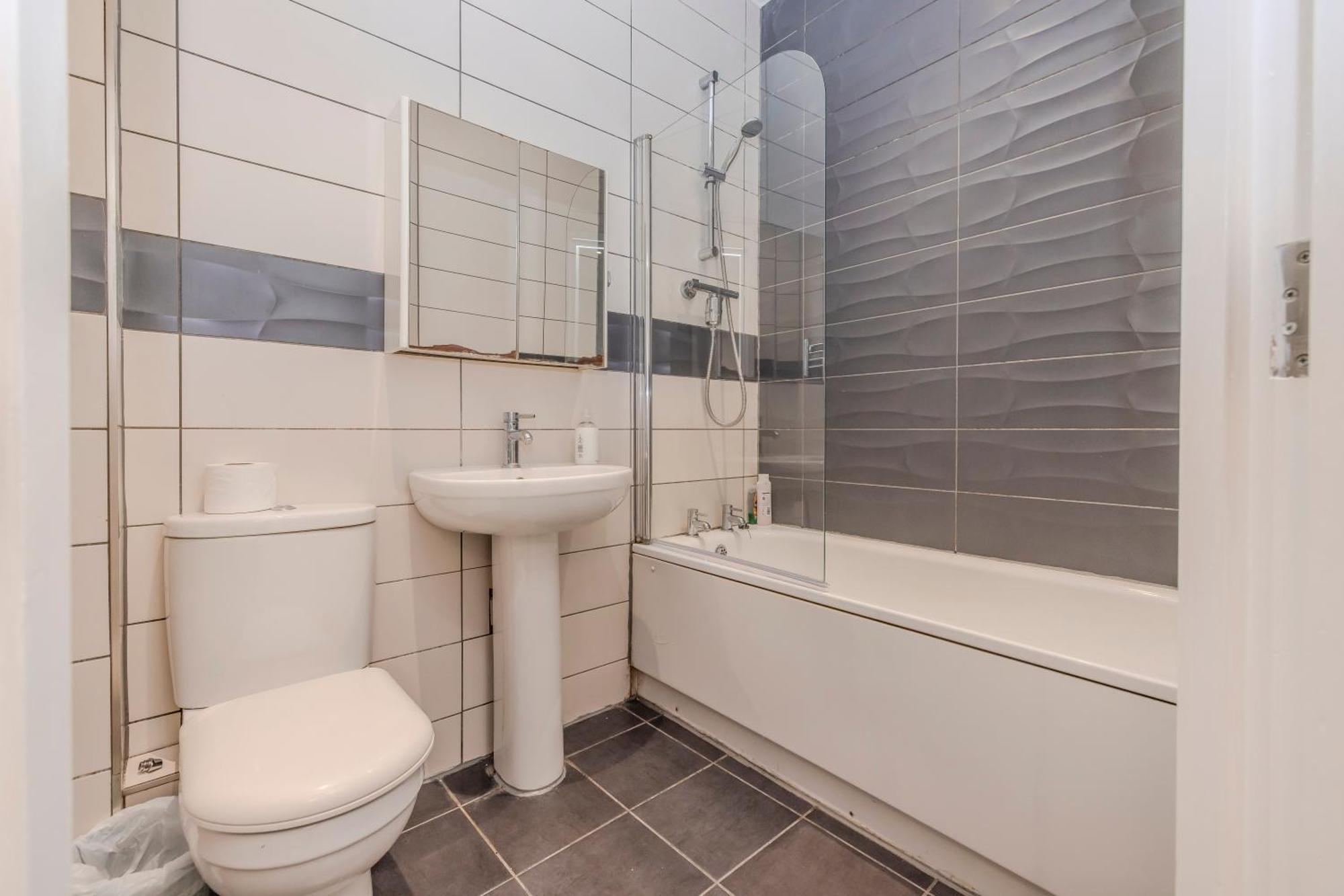 Flash Sale 1 Bedroom Flat Bn32osm04 Apartment *
