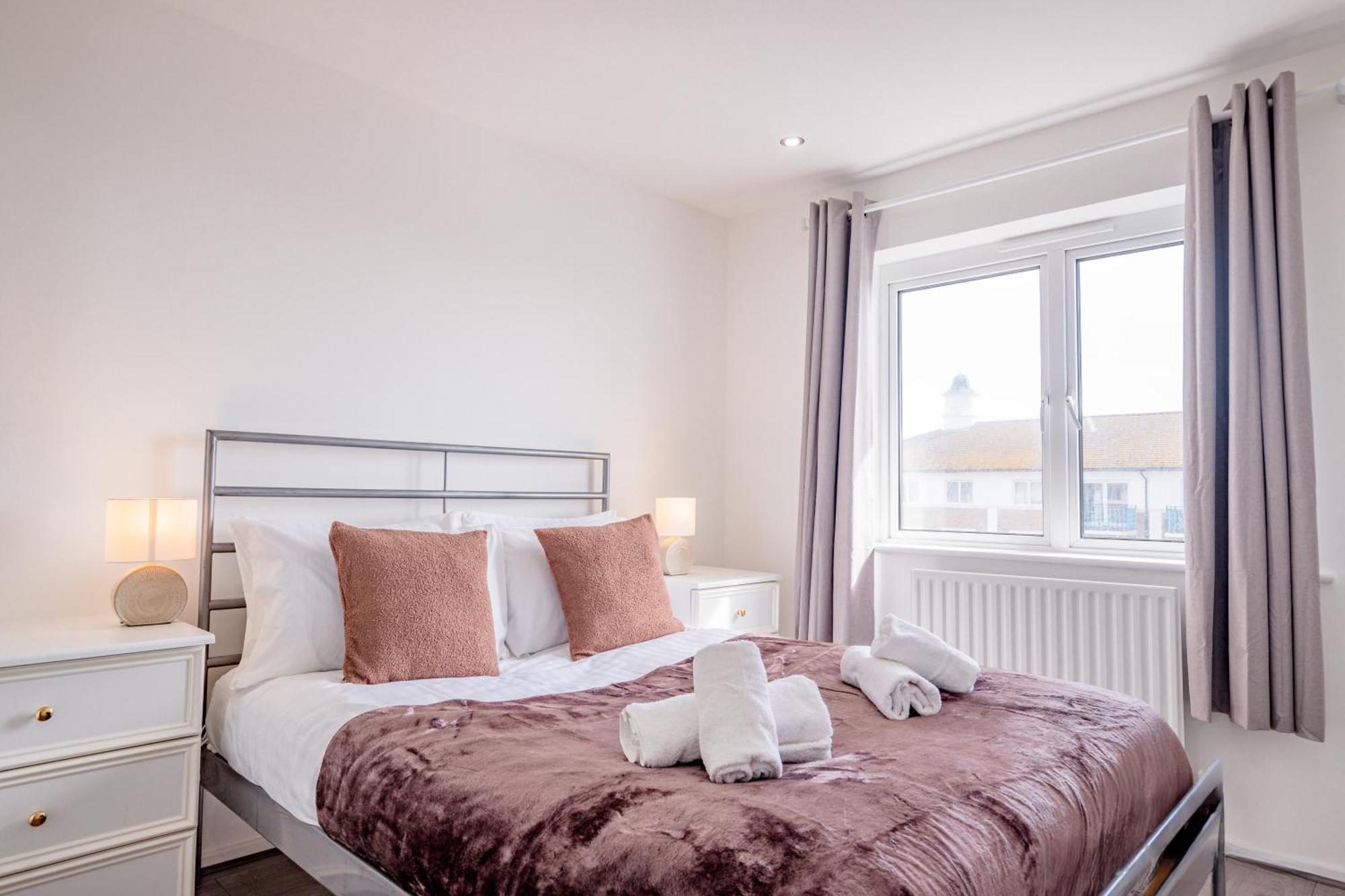 Guest Homes - Araminta *