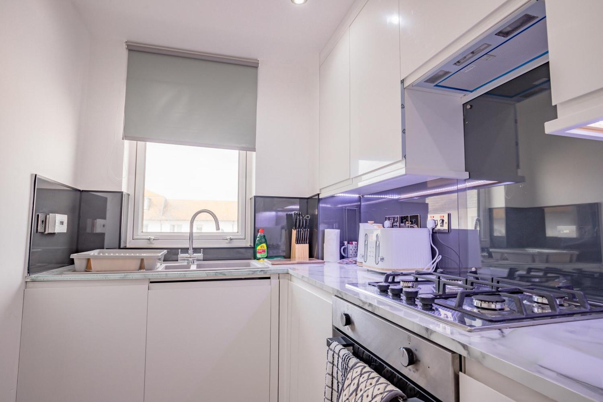 Apartment Guest Homes - Araminta *