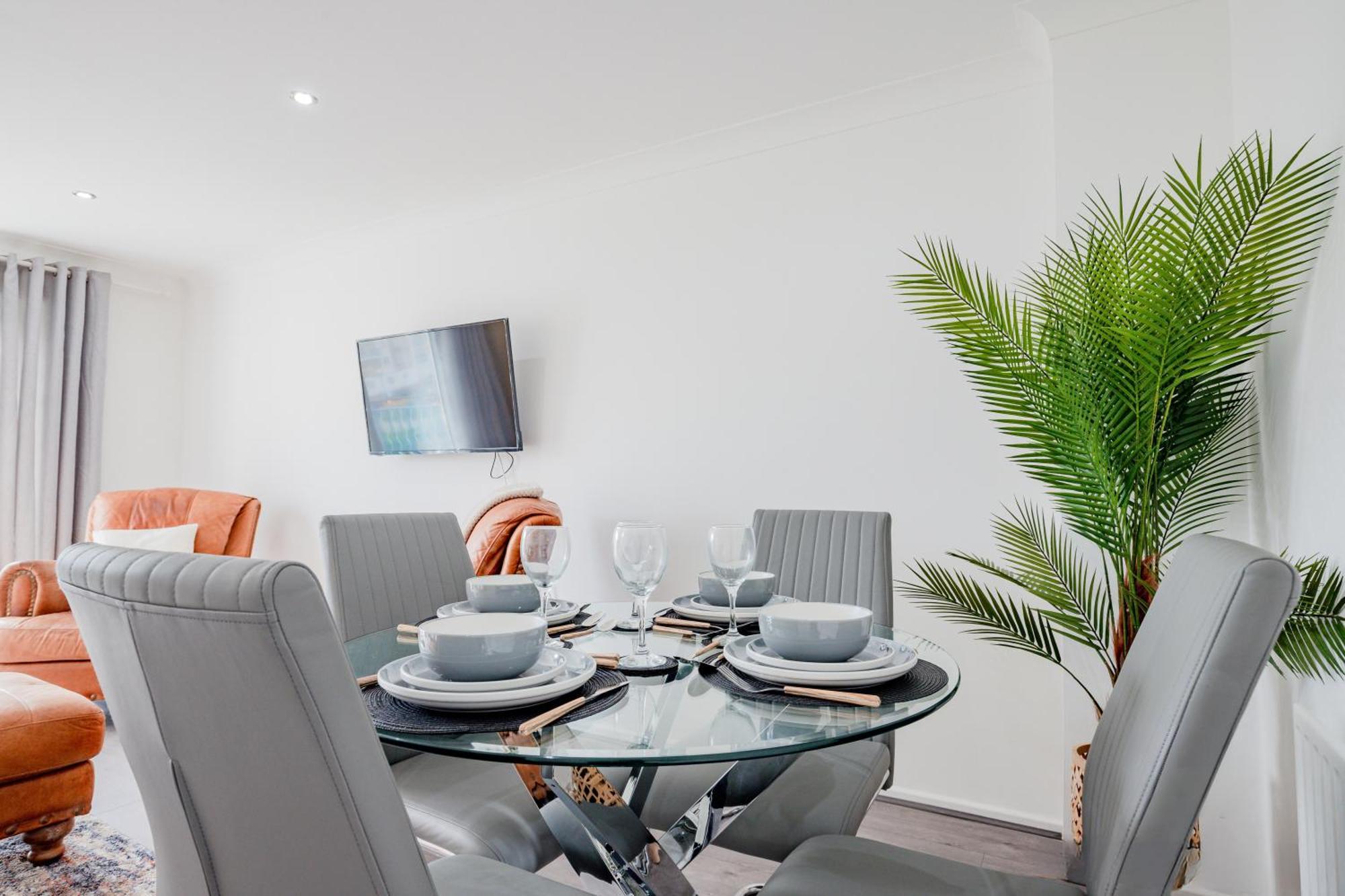 Guest Homes - Araminta *