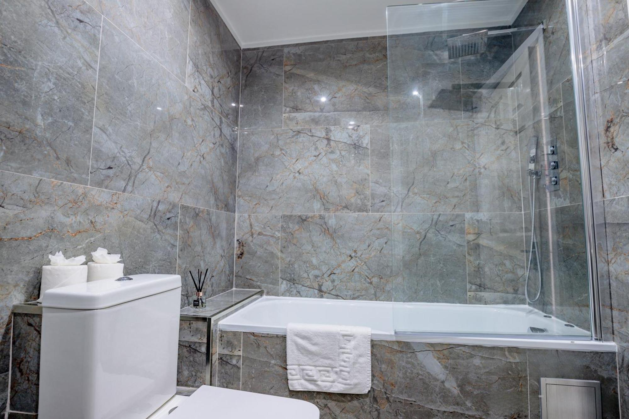 Guest Homes - Araminta *