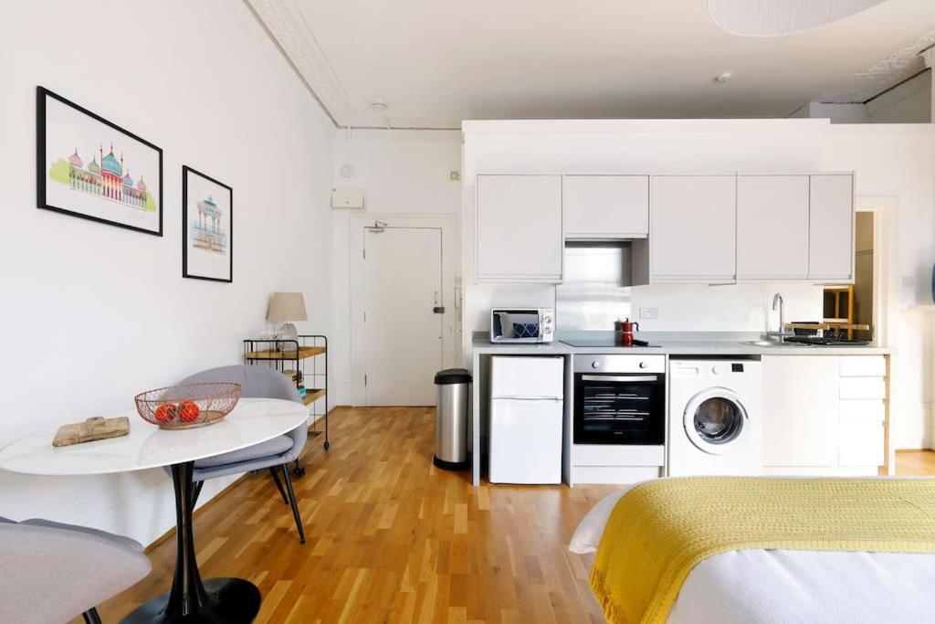 Light And Spacious Brunswick By The Sea * Brighton