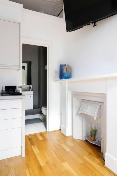 Light And Spacious Brunswick By The Sea Apartment Brighton