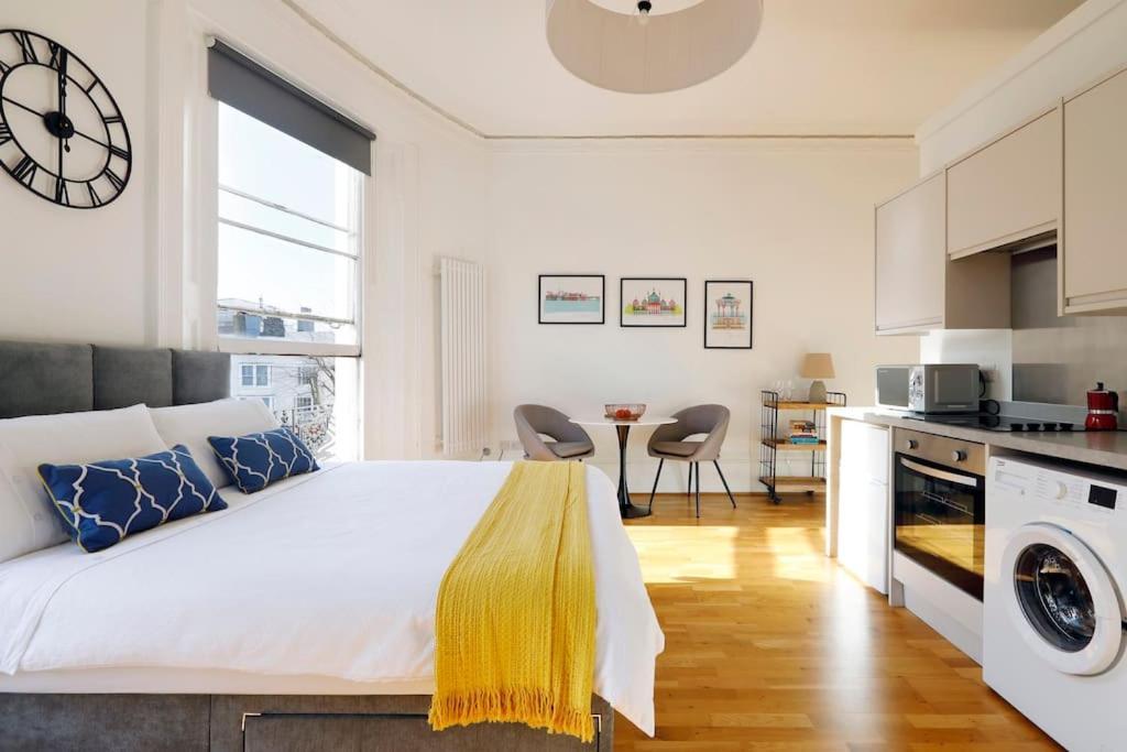 Light And Spacious Brunswick By The Sea Apartment Brighton
