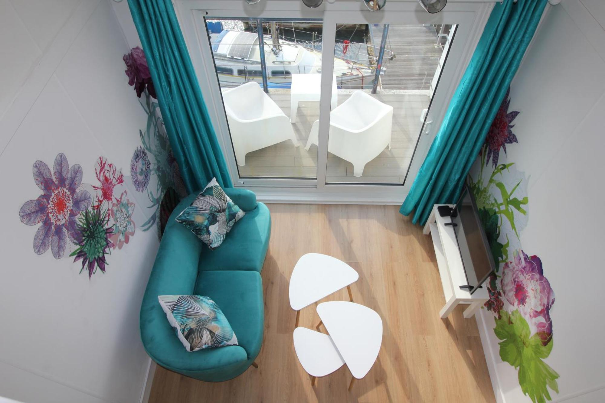 Chic In The Heart Of Marina Apartment *