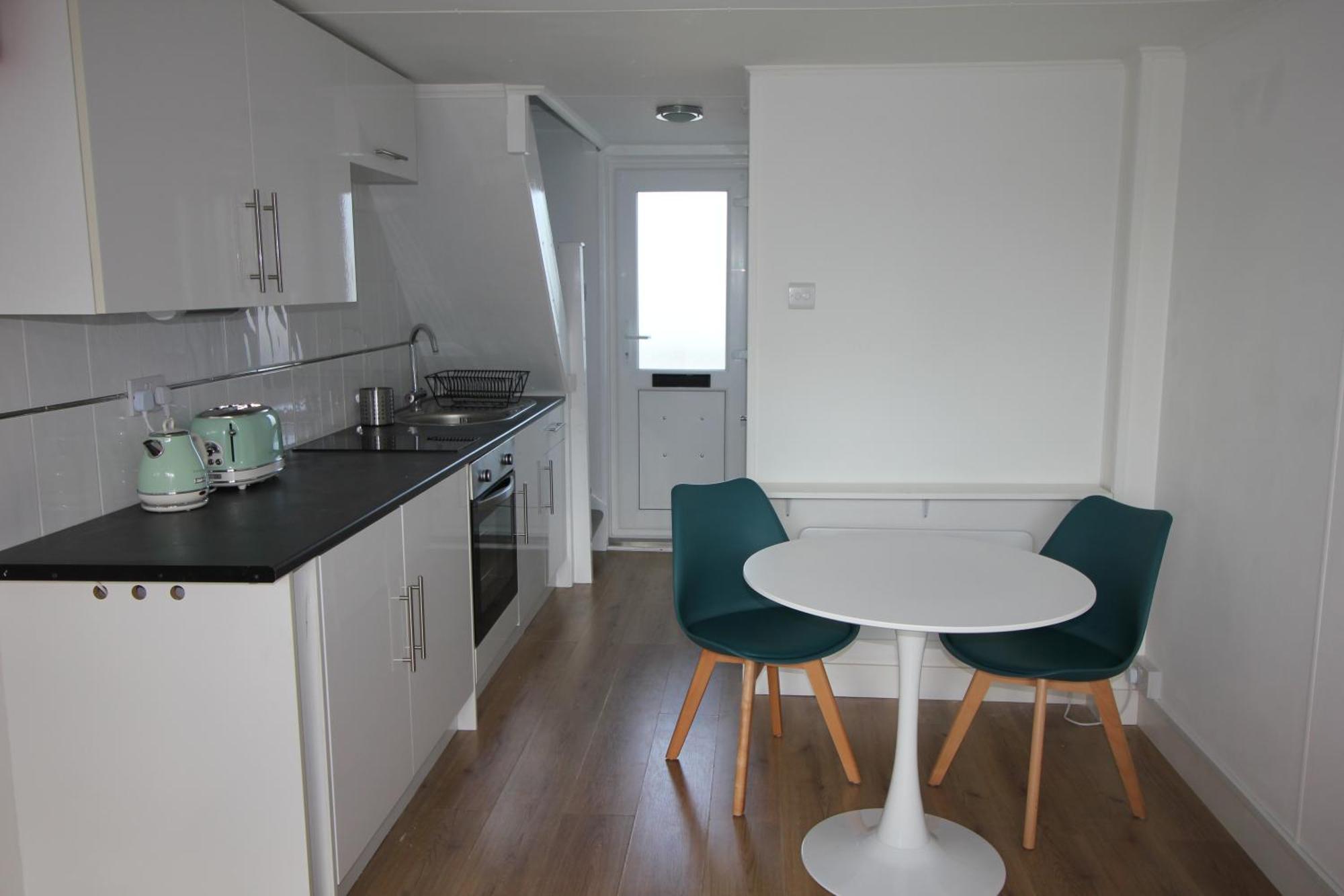 Chic In The Heart Of Marina Apartment