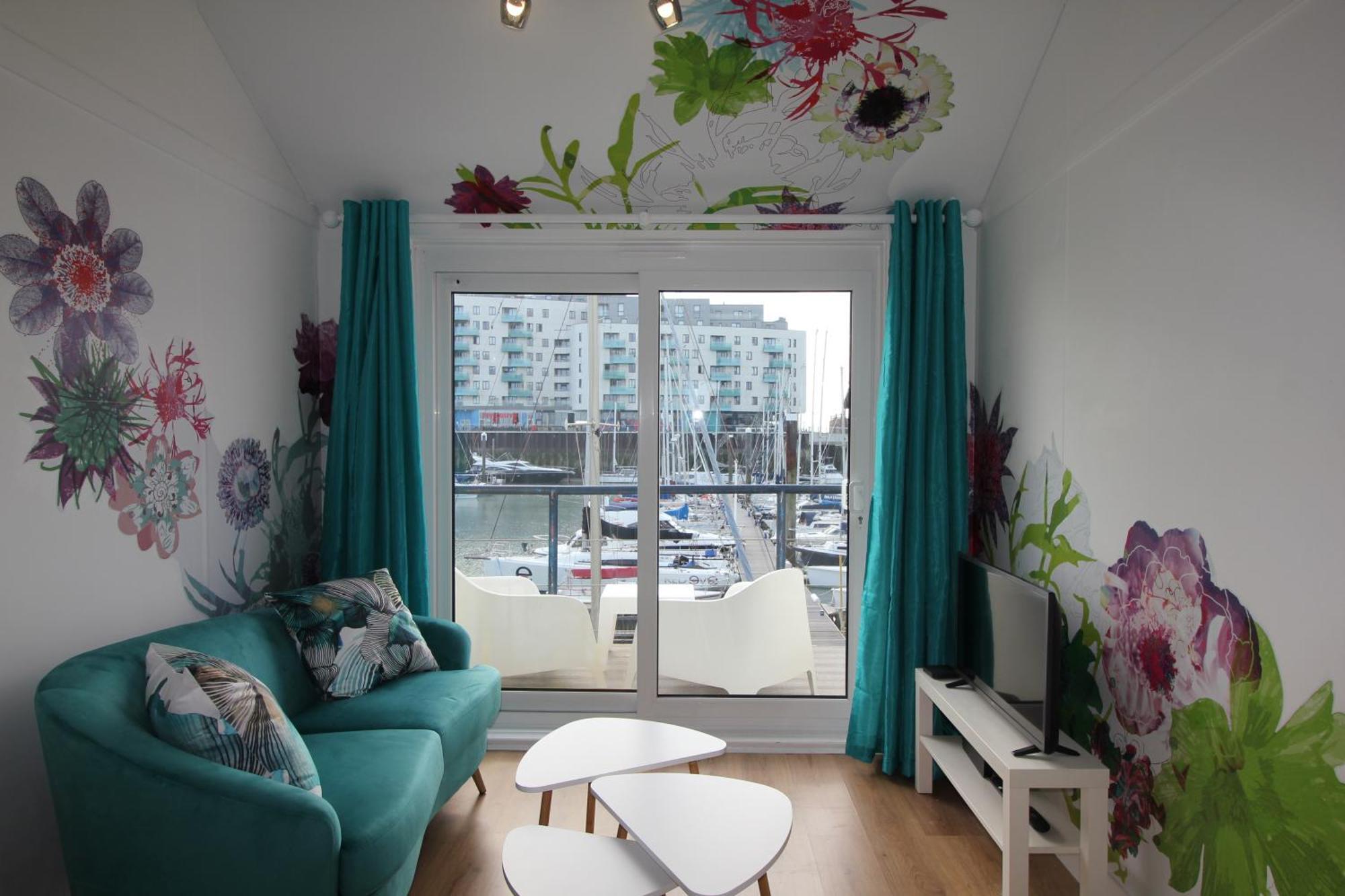 Chic In The Heart Of Marina