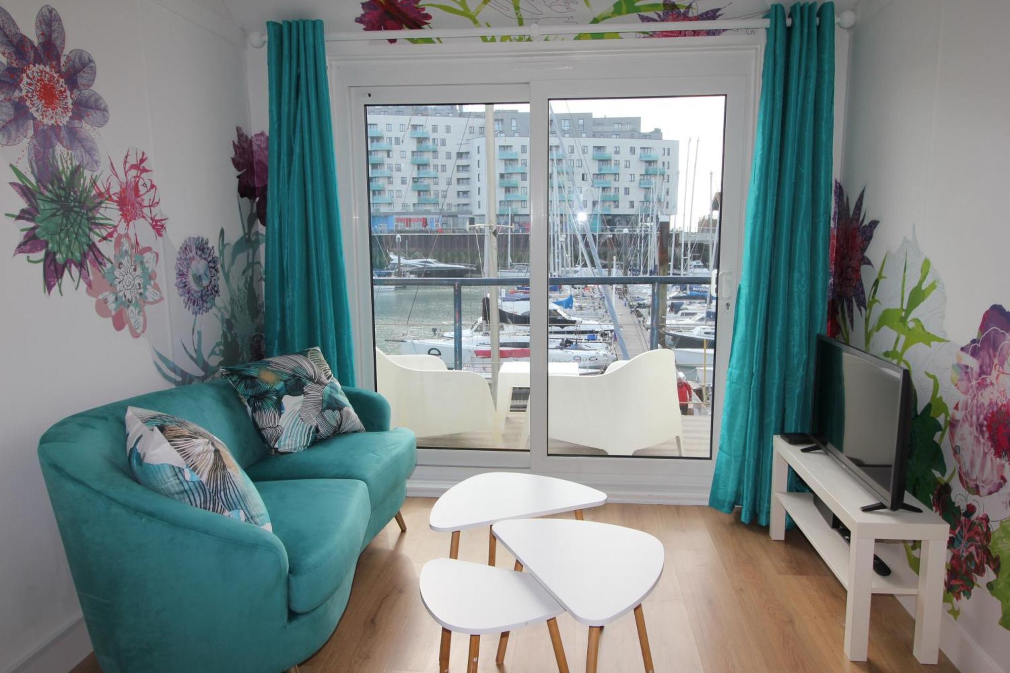 Apartment Chic In The Heart Of Marina *