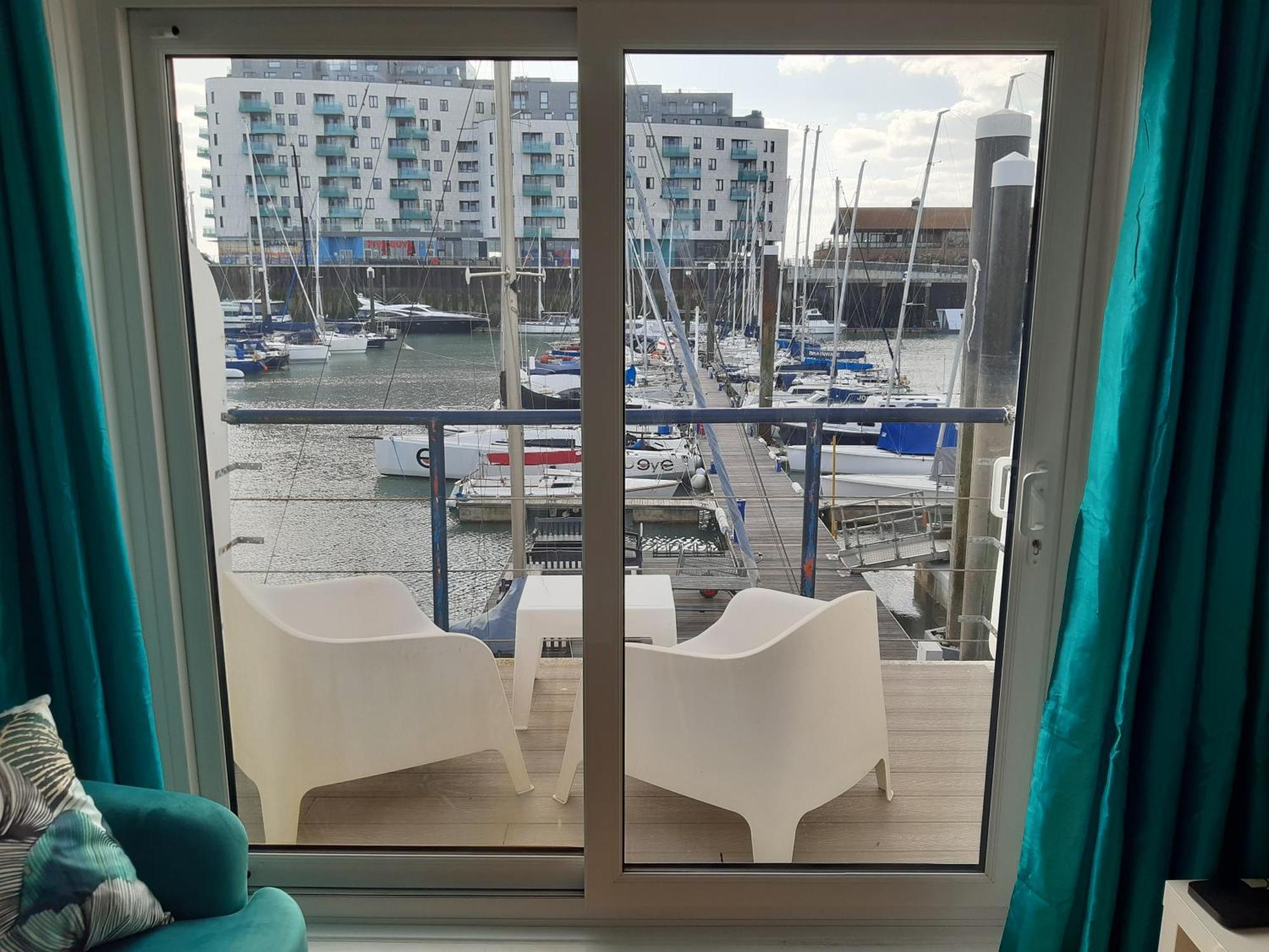 Chic In The Heart Of Marina *