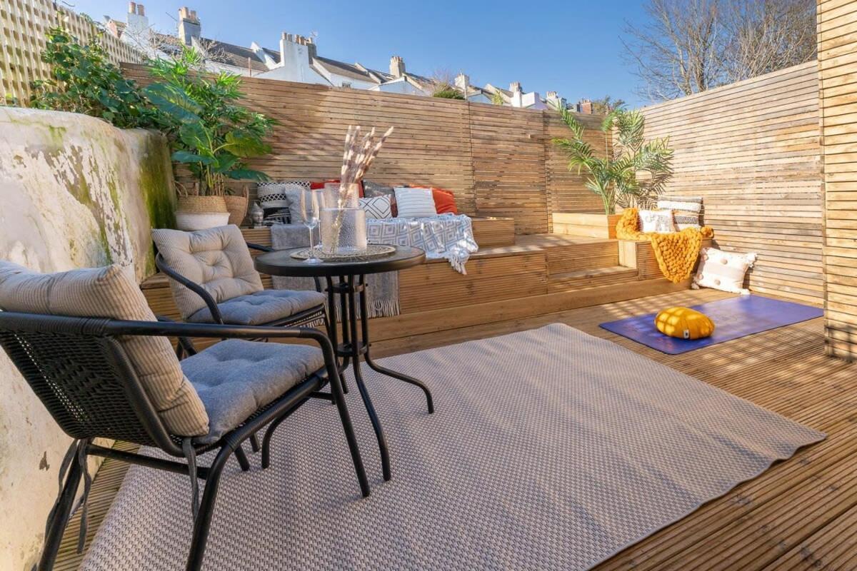 Host & - Round Hill Apartment