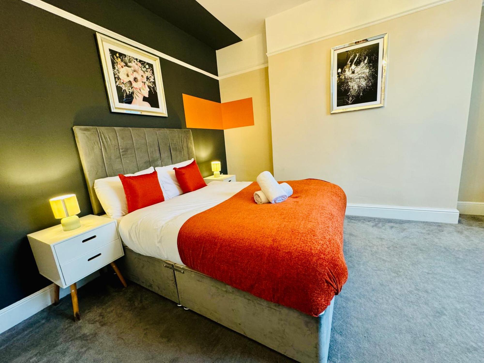 Apartment 2 Bedroom Flat Next To & Churchill Square
