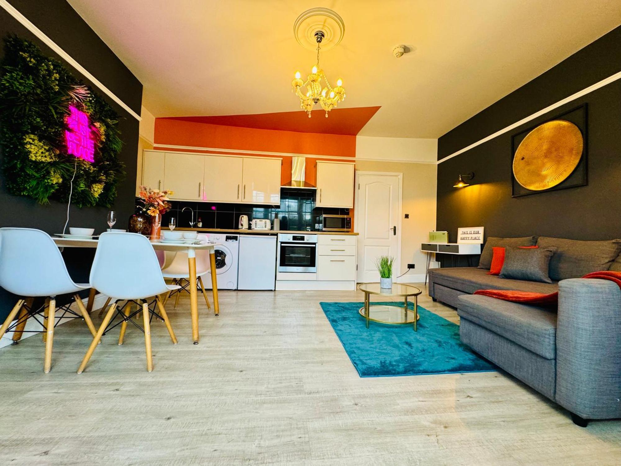 Apartment 2 Bedroom Flat Next To & Churchill Square Brighton