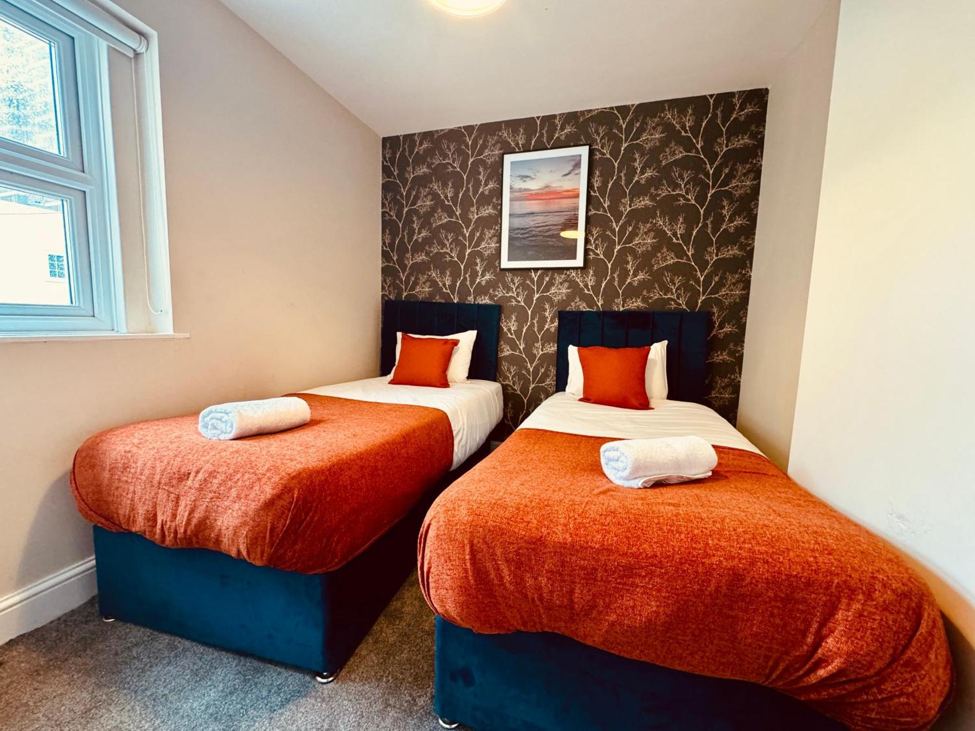 2 Bedroom Flat Next To & Churchill Square Brighton