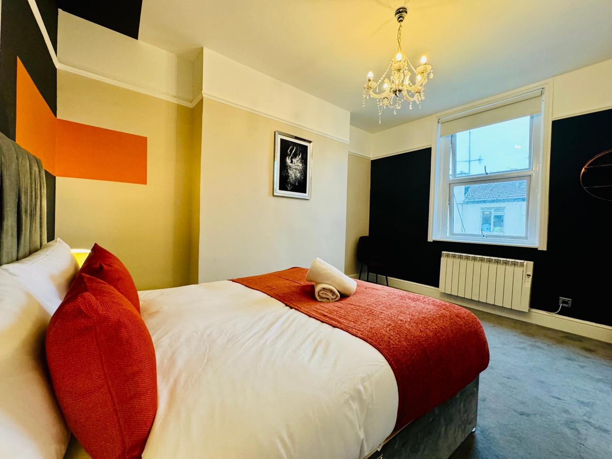 Apartment 2 Bedroom Flat Next To & Churchill Square *