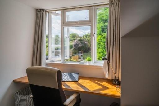 Tu Casa , A Beautiful & Peaceful 4 Bedroom House With Garden, Bbq Area , Ev & Parking Brighton