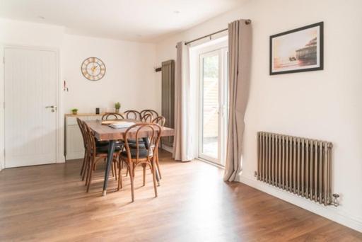 Holiday home Tu Casa , A Beautiful & Peaceful 4 Bedroom House With Garden, Bbq Area , Ev & Parking *