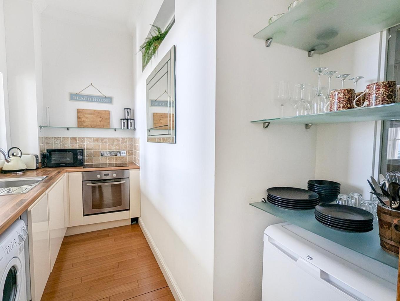 Apartment Marine Parade Sea View - By Lets *