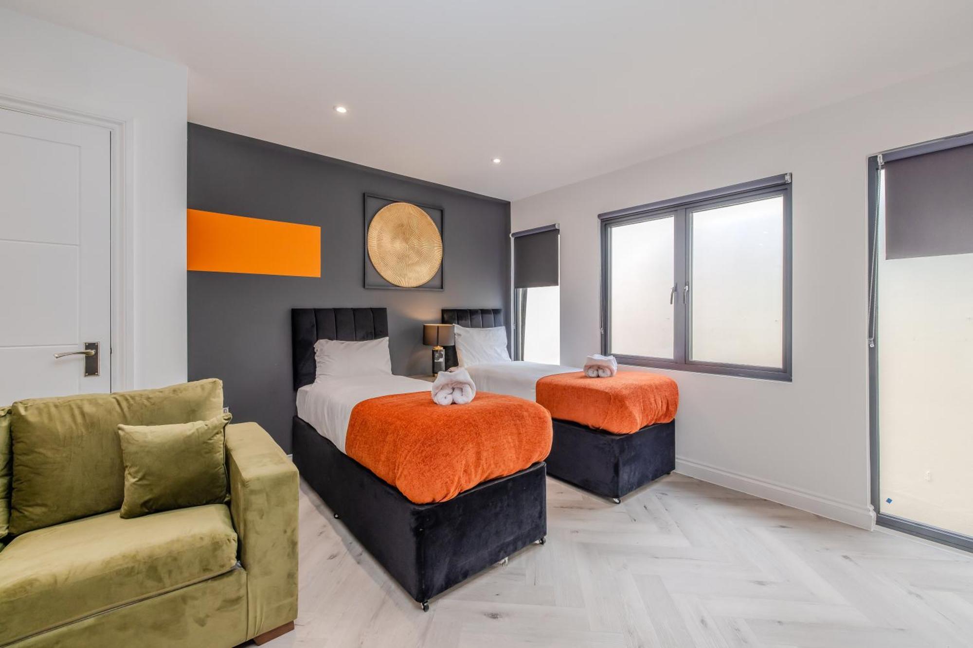 Seaside Escape L Steps From L Balcony L 1bd Apartment Brighton