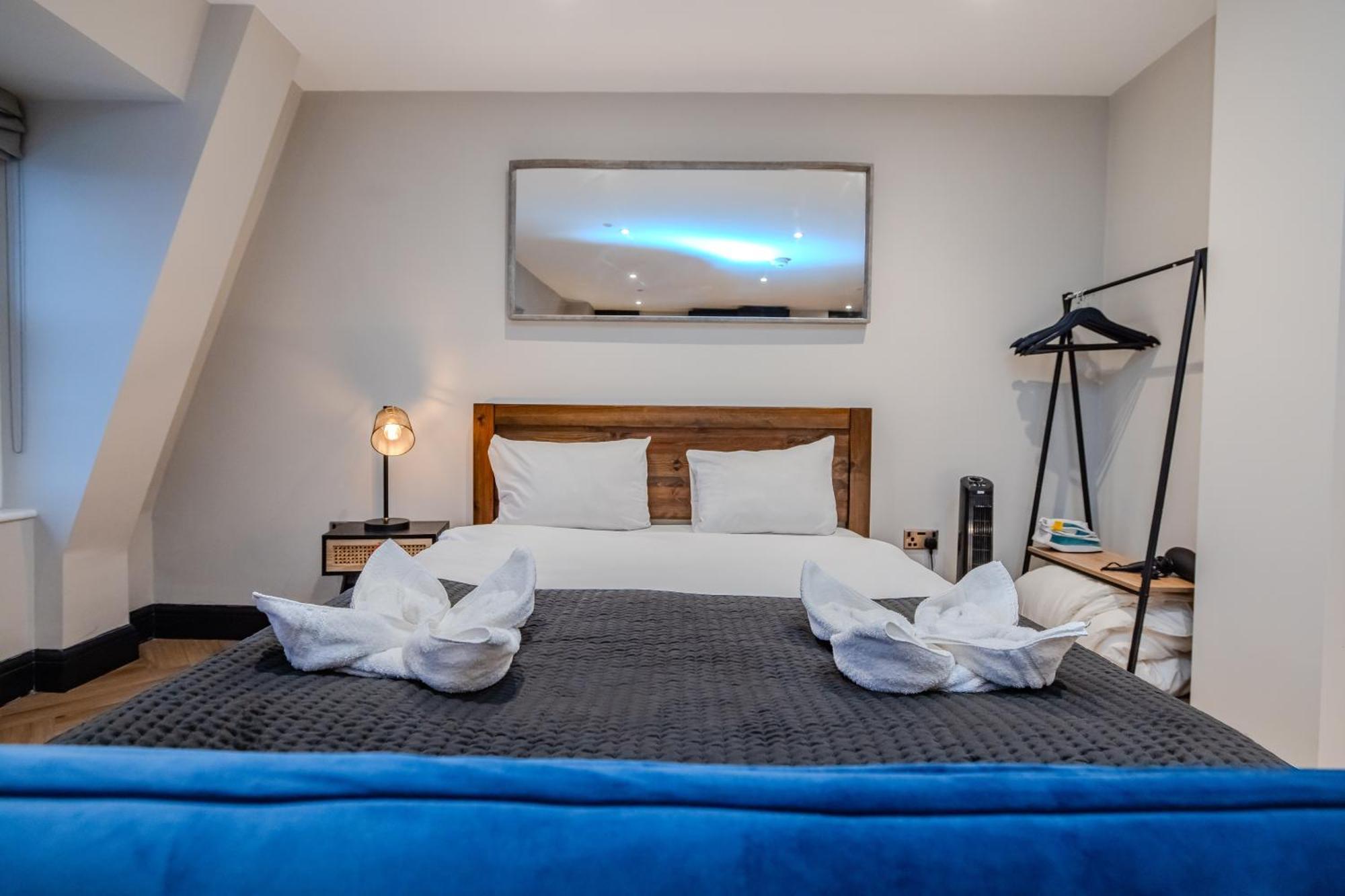 Prefect At Next To Apartment *