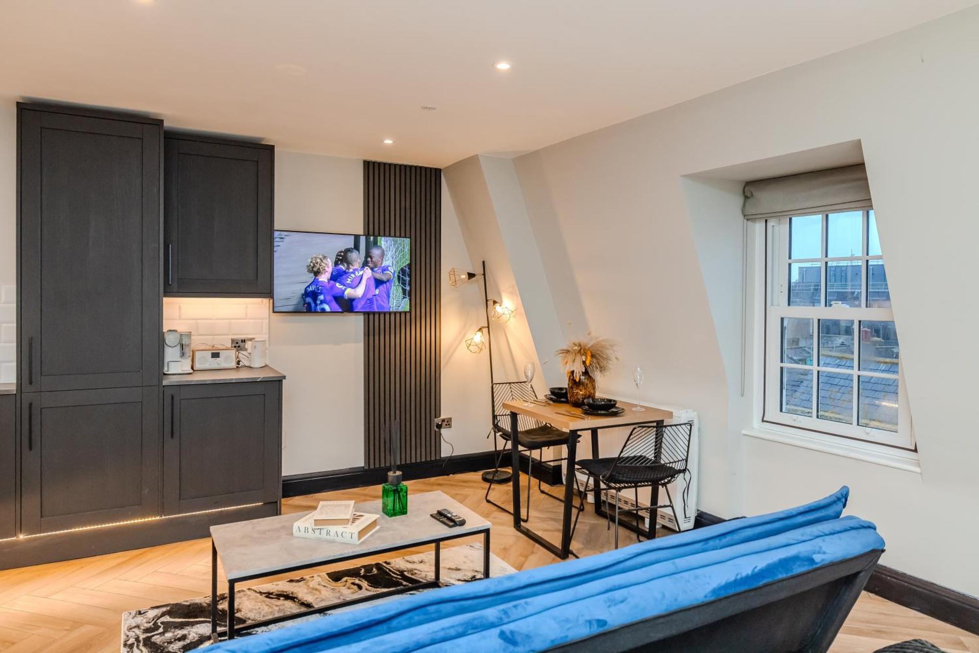 Prefect At Next To Apartment *