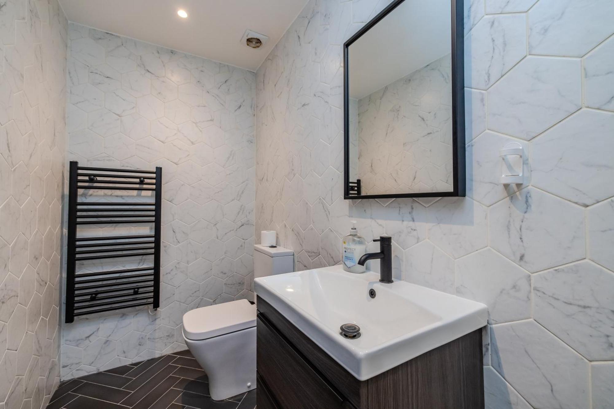 Apartment Prefect At Next To *