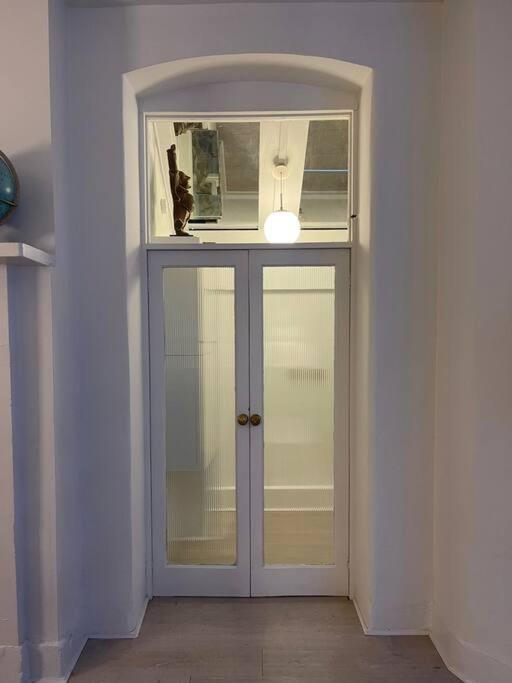2 Large One Bed , Prime Location And Quiet Apartment