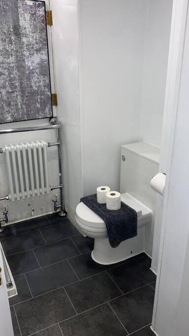 2 Large One Bed , Prime Location And Quiet Apartment