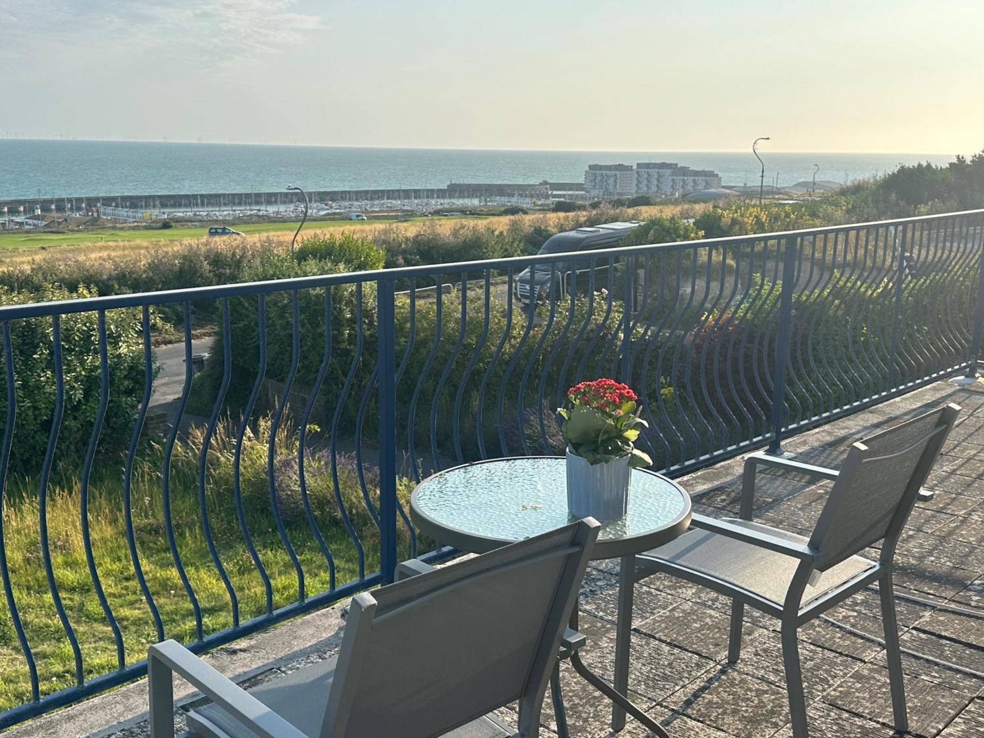 - 3 Beds - Pet Friendly - Sea View Holiday home *