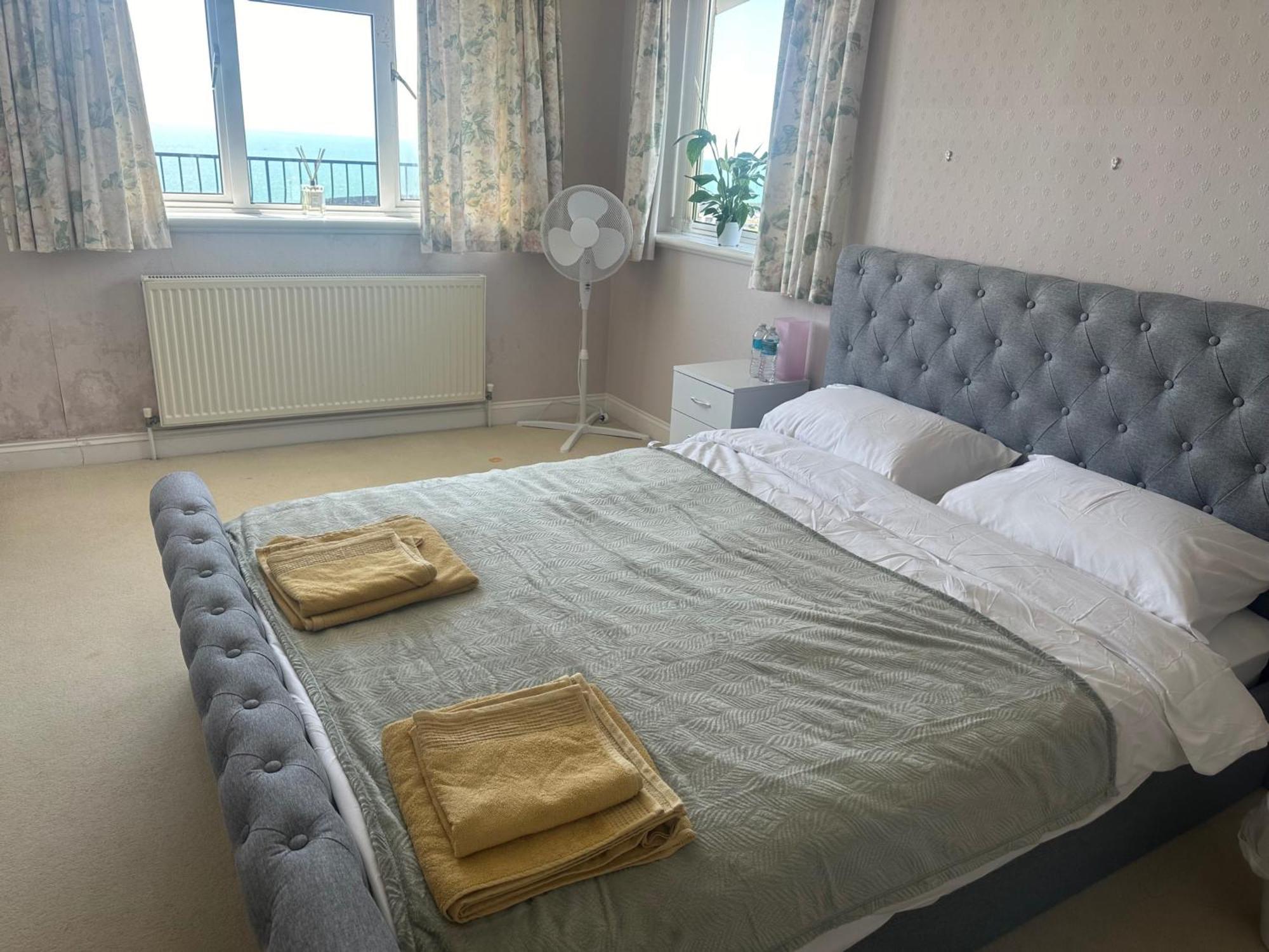- 3 Beds - Pet Friendly - Sea View *