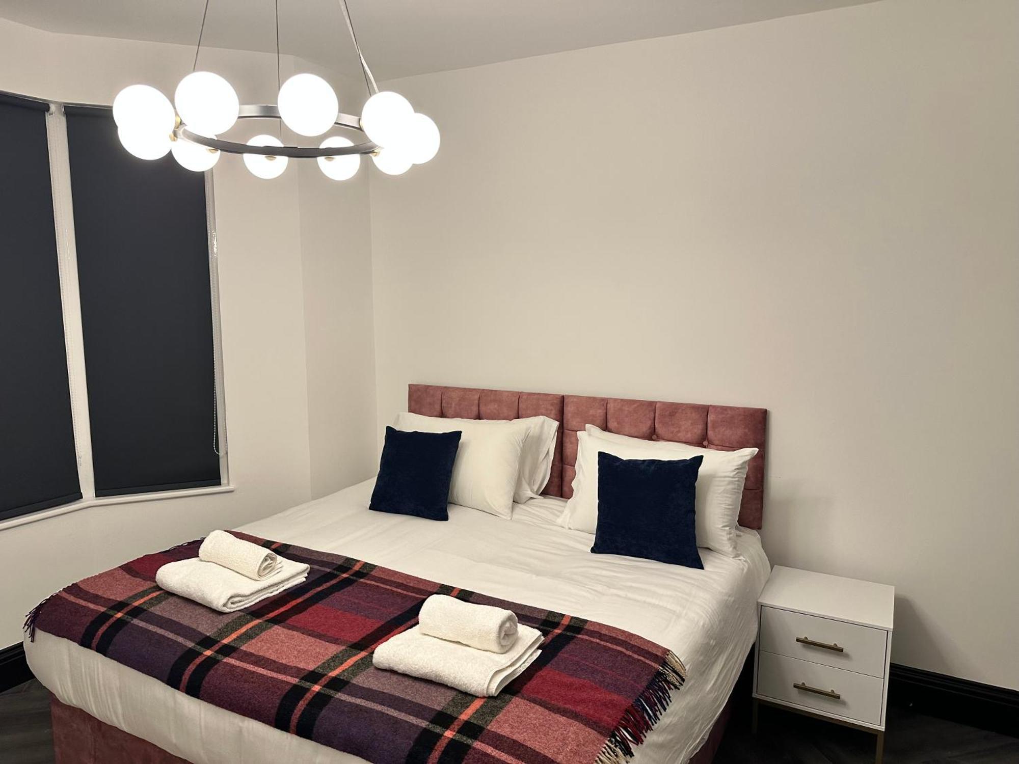 Nombre18 In The Lanes - Two In One - Large 5 Bed 4 Bath - Sleeps 12 *