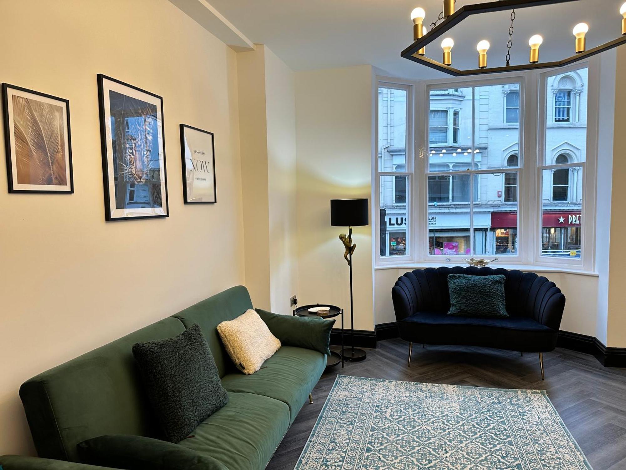 Nombre18 In The Lanes - Two In One - Large 5 Bed 4 Bath - Sleeps 12