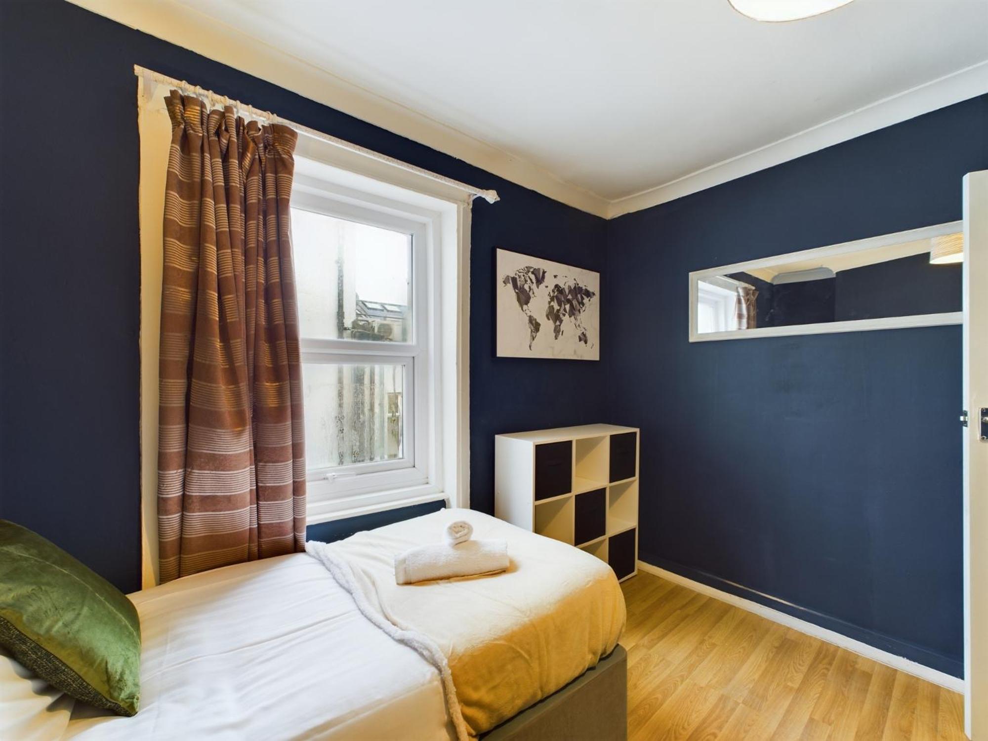 Apartment Pool Table 4 Bed Flat For 6 Guests Long Term