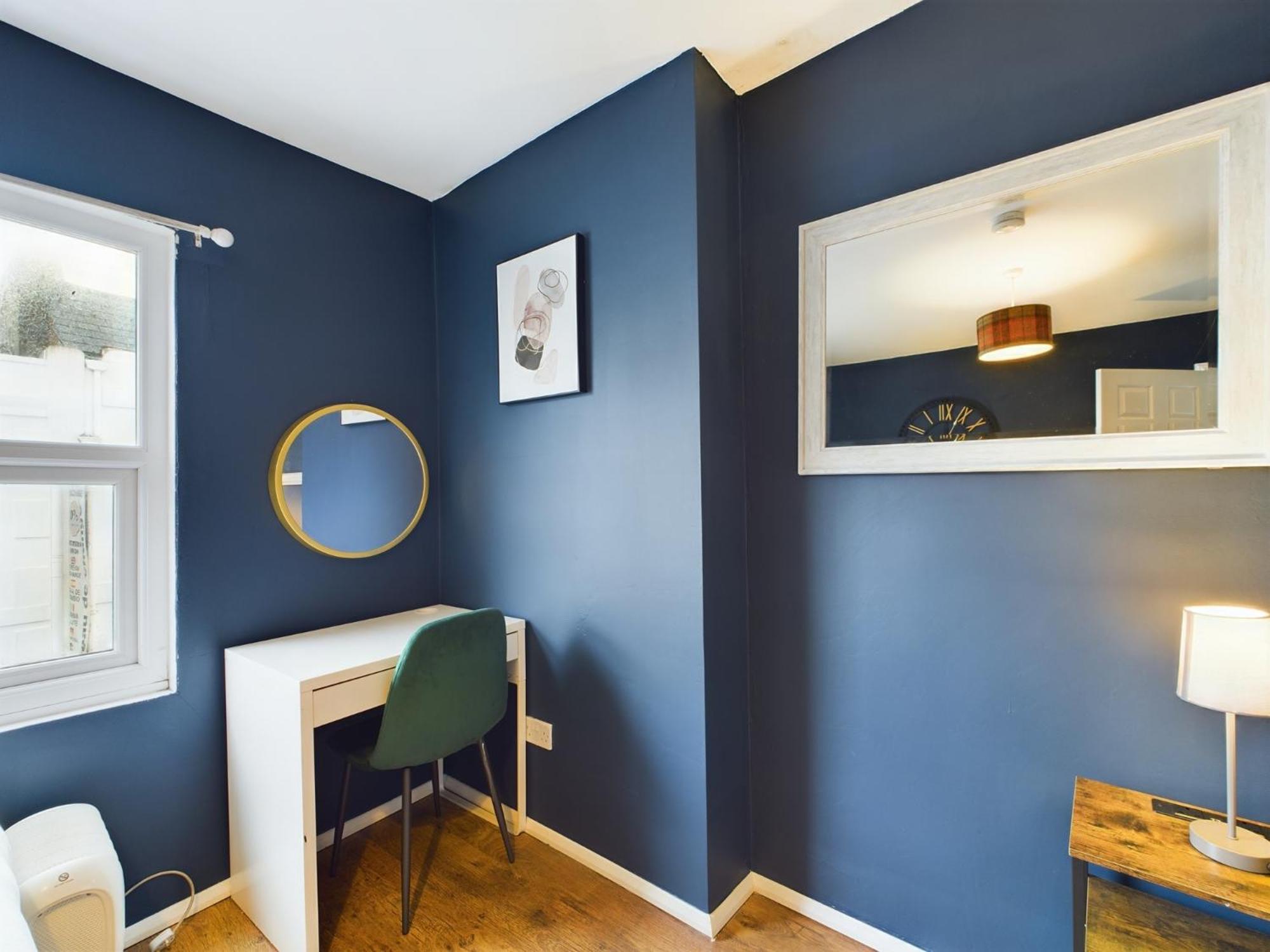 Pool Table 4 Bed Flat For 6 Guests Long Term Apartment Brighton