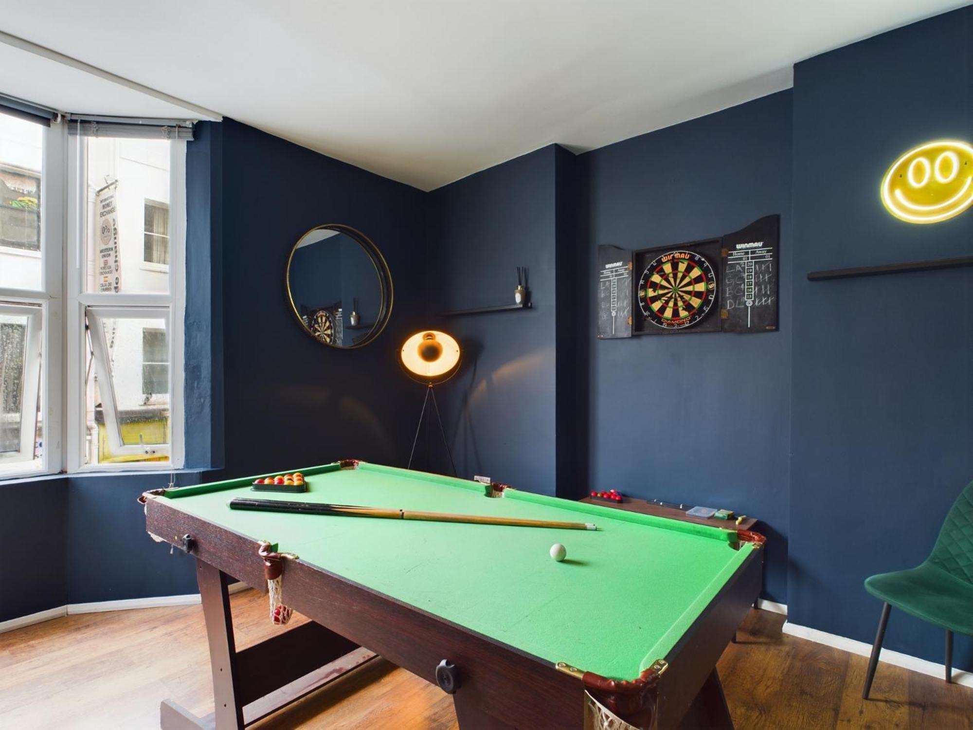 Pool Table 4 Bed Flat For 6 Guests Long Term Apartment Brighton
