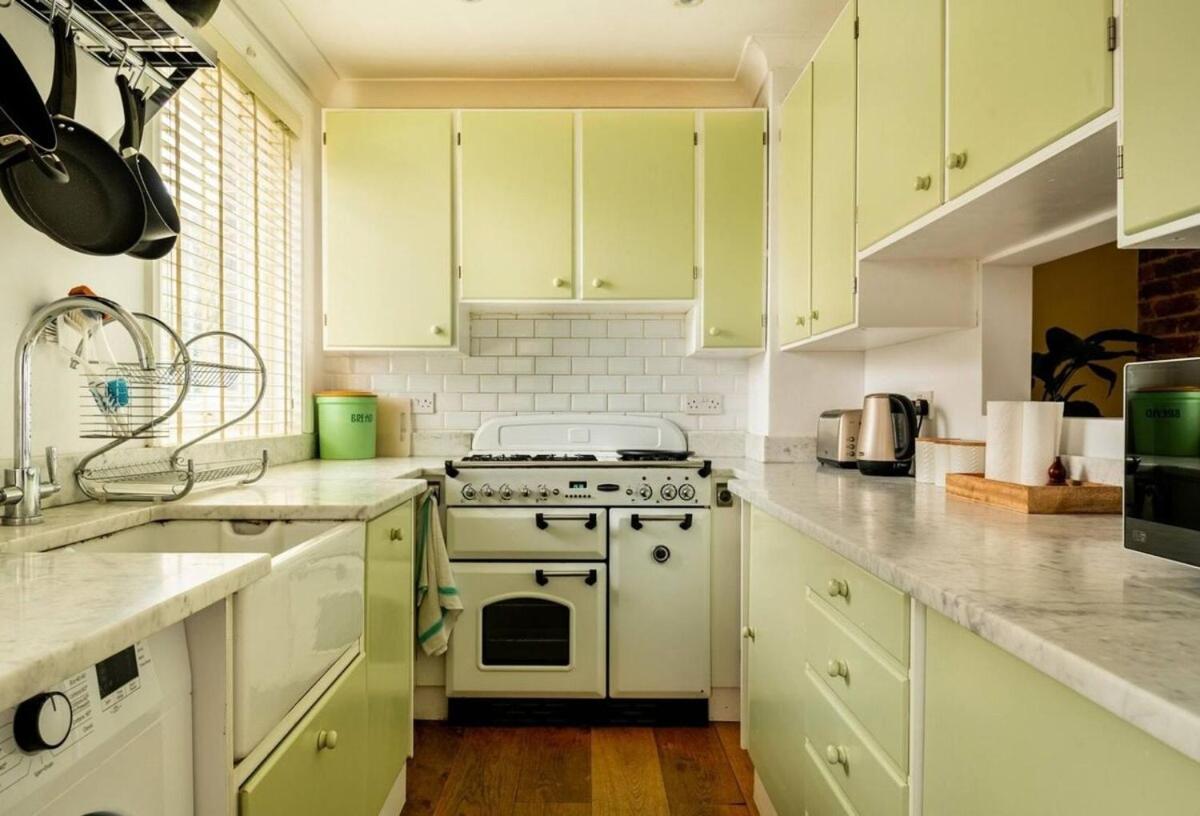 Holiday home Two Bedroom House By Brookland Serviced Short Lets & With Free Wifi *
