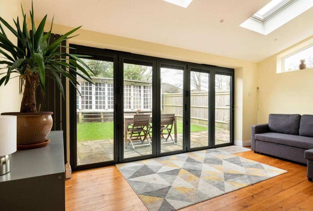 Two Bedroom House By Brookland Serviced Short Lets & With Free Wifi Brighton