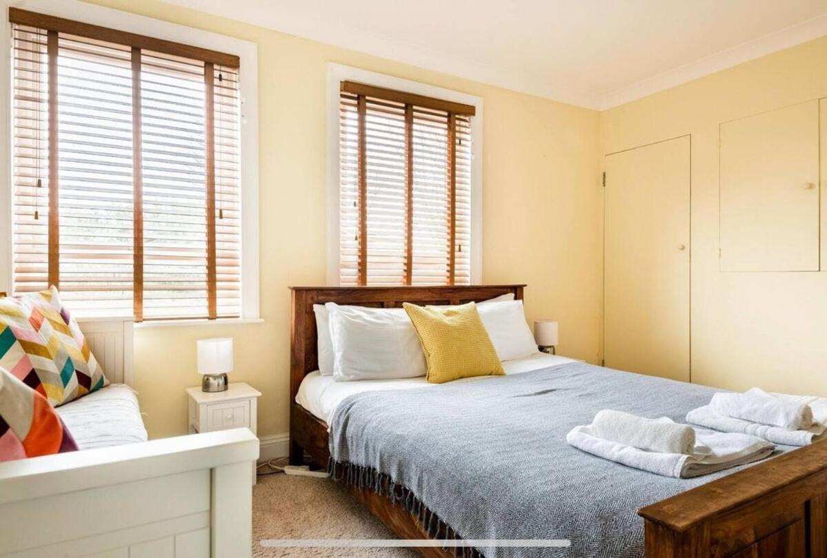Two Bedroom House By Brookland Serviced Short Lets & With Free Wifi Holiday home Brighton