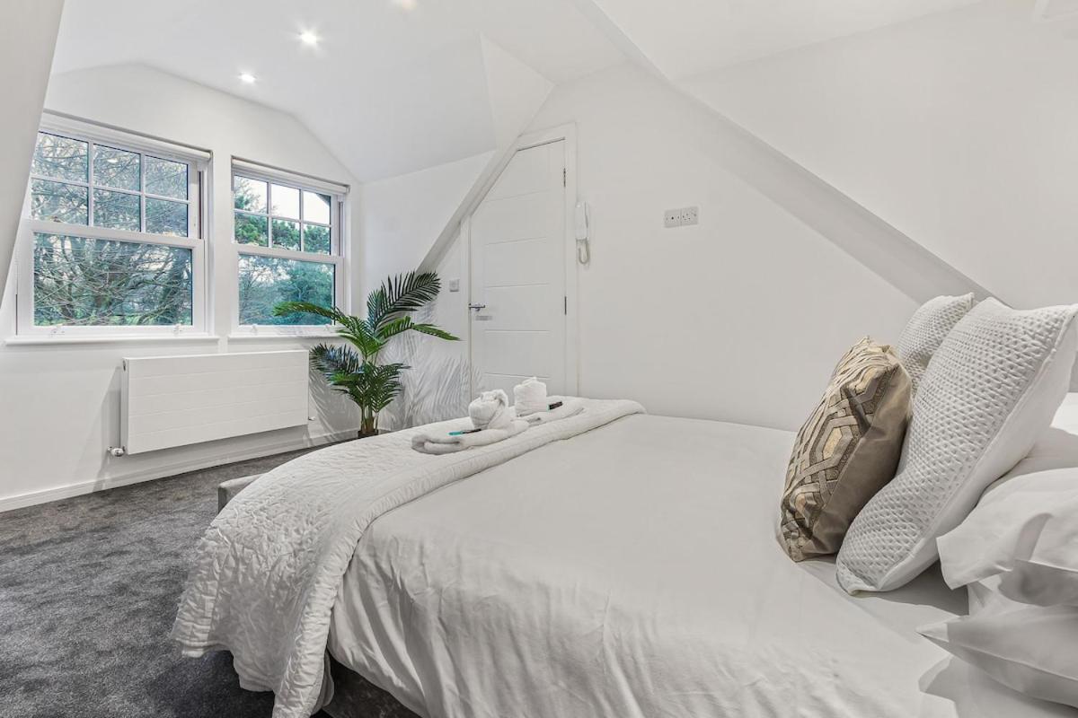 Holiday home Great Spacious House With Parking And Garden