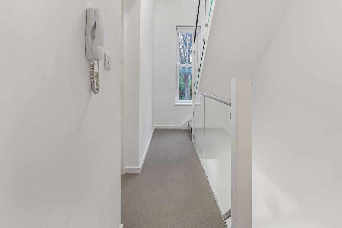 Great Spacious House With Parking And Garden *