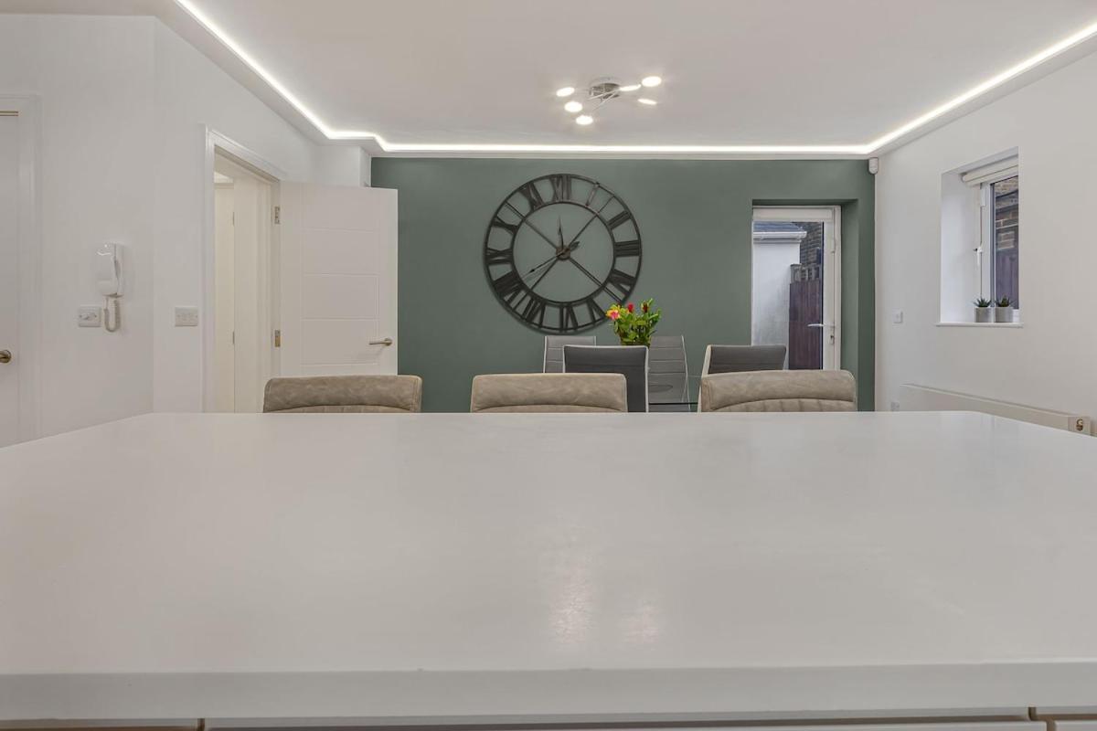 Holiday home Great Spacious House With Parking And Garden Brighton