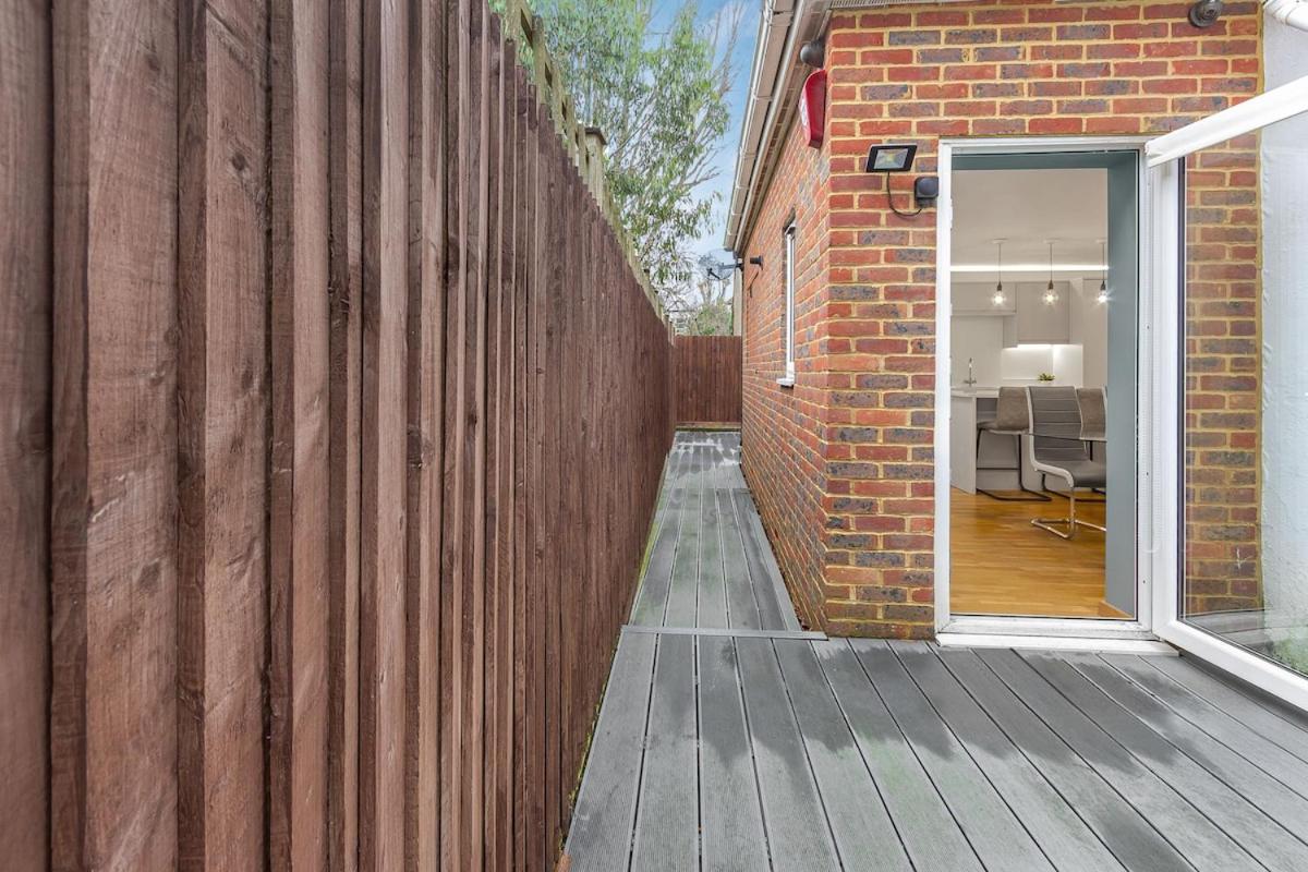 Great Spacious House With Parking And Garden Holiday home *